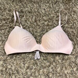 Victoria’s Secret T-Shirt Wireless Lightly Lined Bra 32C Light Pink Stripe